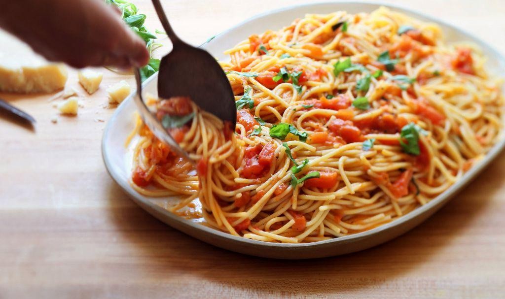 Classic Tomato and Basil Spaghetti