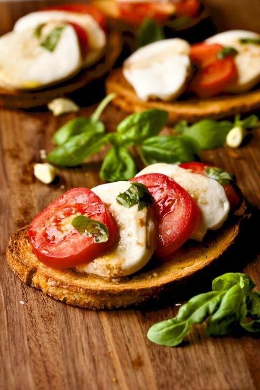 Classic Tomato and Mozzarella Bruschetta