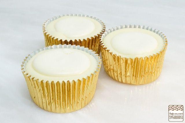 Classic Vanilla Cheesecake Cupcakes