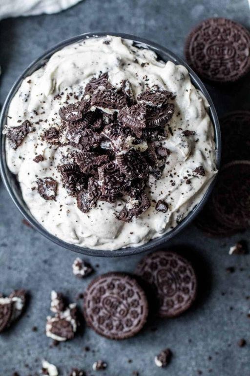 Cookies and Cream Chocolate Dip