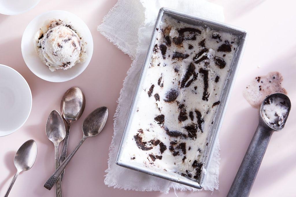 Cookies and Cream Frozen Yogurt