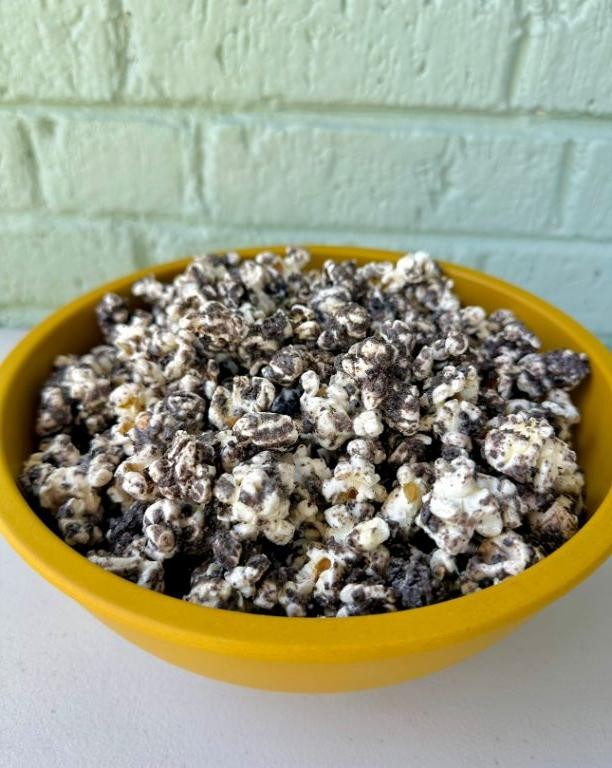 Cookies and Cream Popcorn