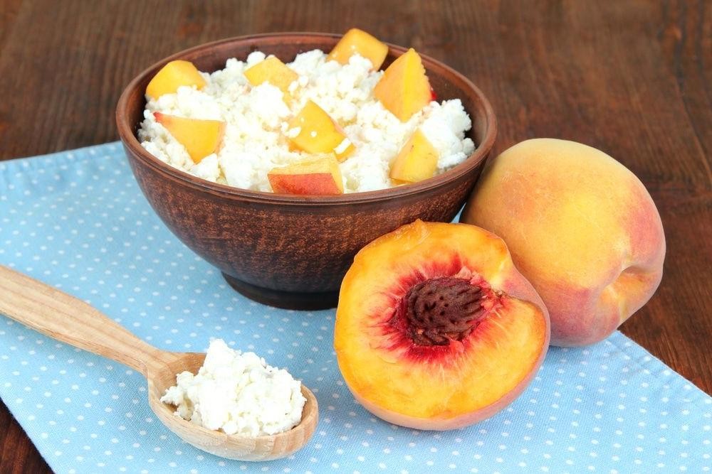 Cottage Cheese with Sliced Peaches and Nuts