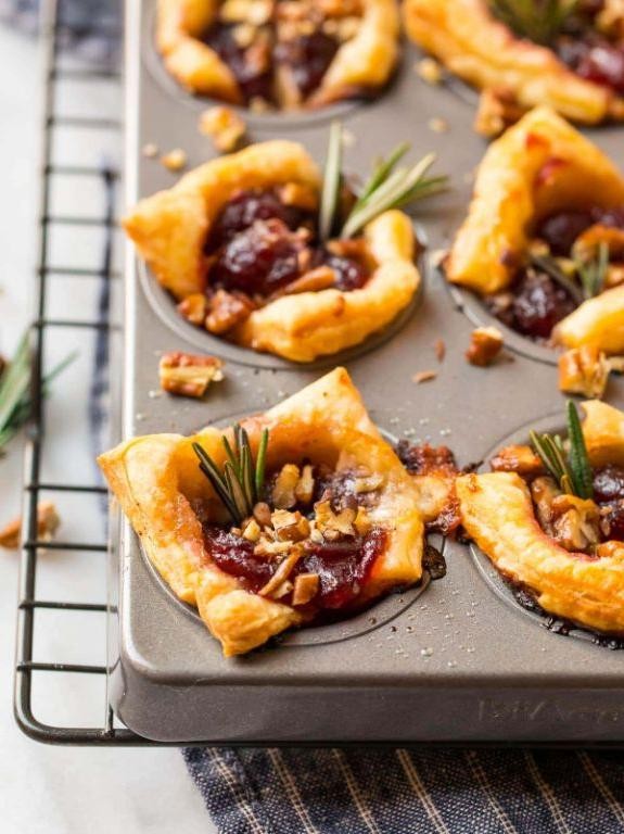 Cranberry Brie Bites with Puff Pastry