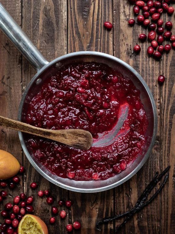 Cranberry Sauce with Orange Juice and Vanilla
