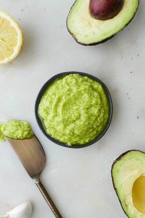 Creamy Avocado and Garlic Spread