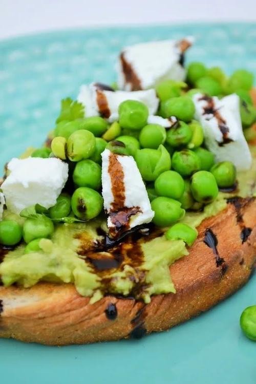Creamy Avocado and Pea Bruschetta