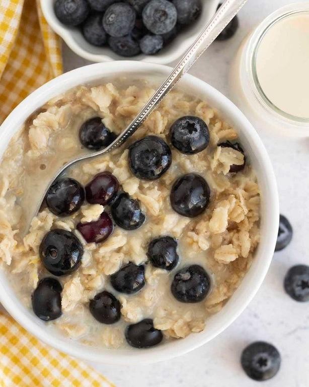 Creamy Blueberry Oatmeal Porridge