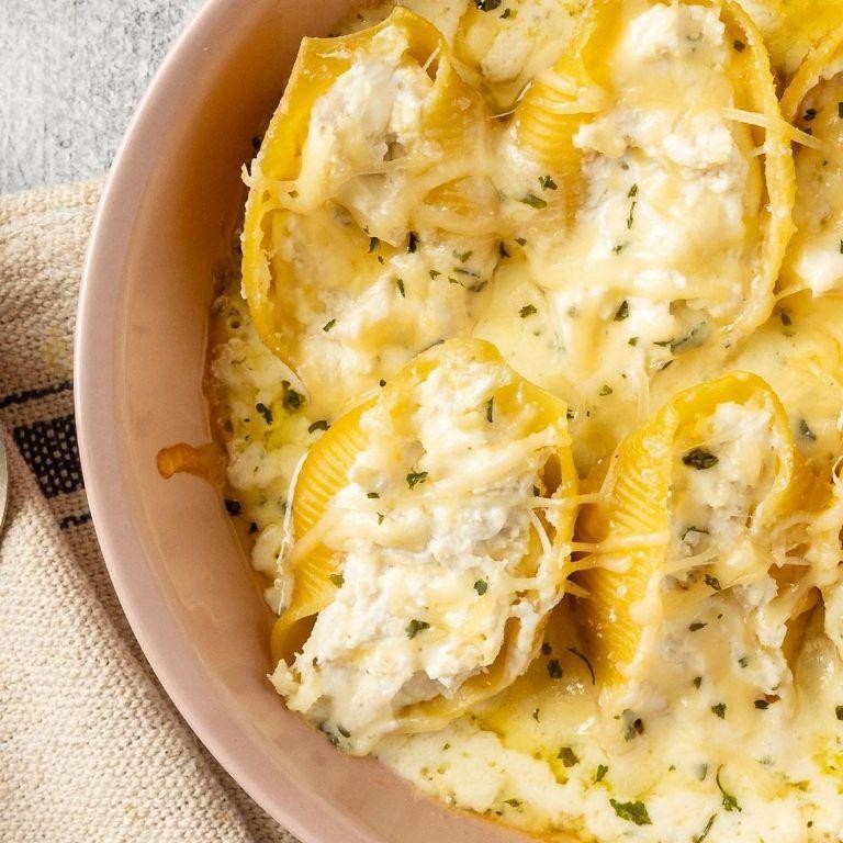 Creamy Chicken and Ricotta Stuffed Shells