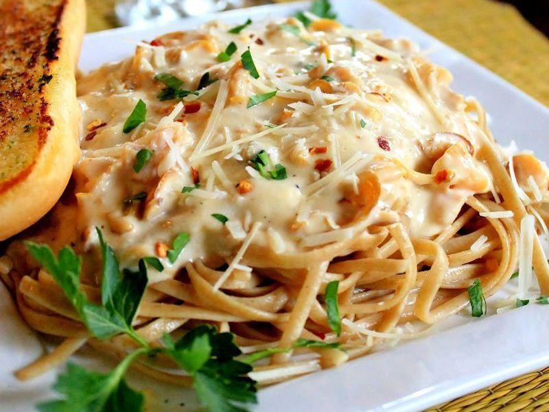Creamy Clam Alfredo Pasta