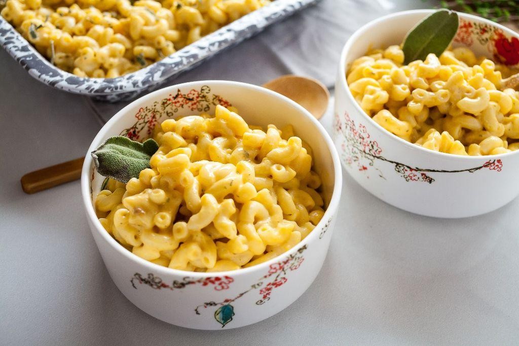 Creamy Crockpot Butternut Squash Mac and Cheese