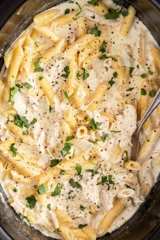 Creamy Crockpot Chicken Alfredo