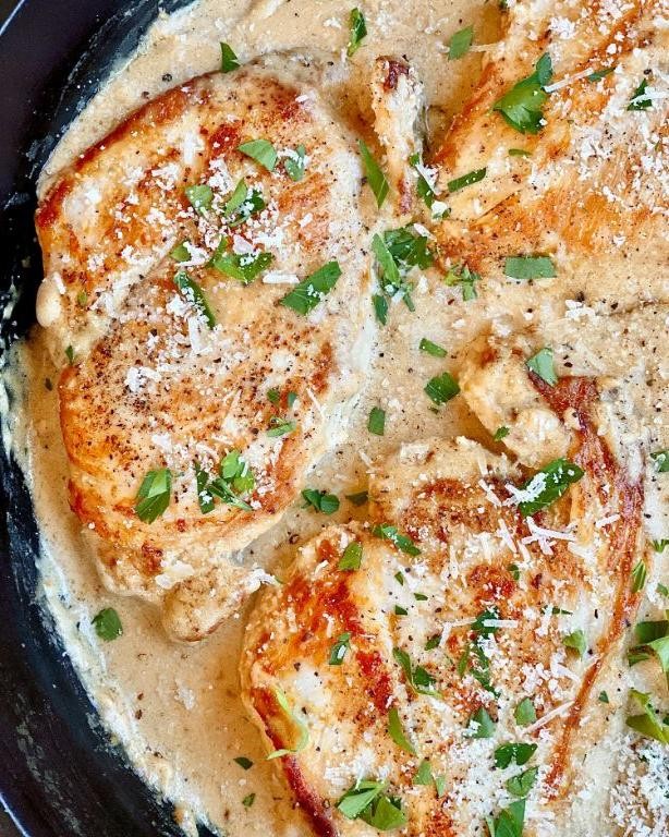 Creamy Garlic Parmesan Chicken Skillet