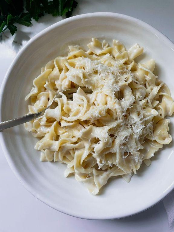 Creamy Garlic Parmesan Egg Noodles