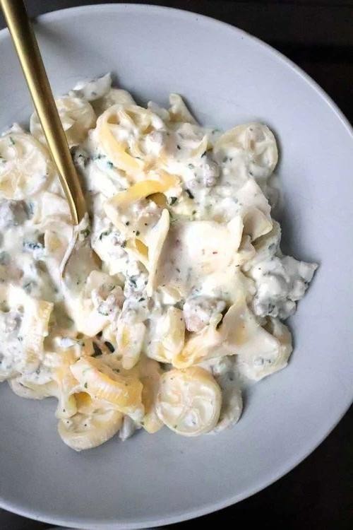 Creamy Garlic Rotelle with Spinach