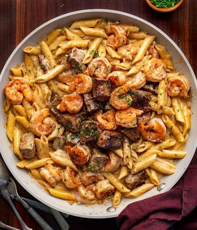 Creamy Ground Beef and Shrimp Alfredo Pasta