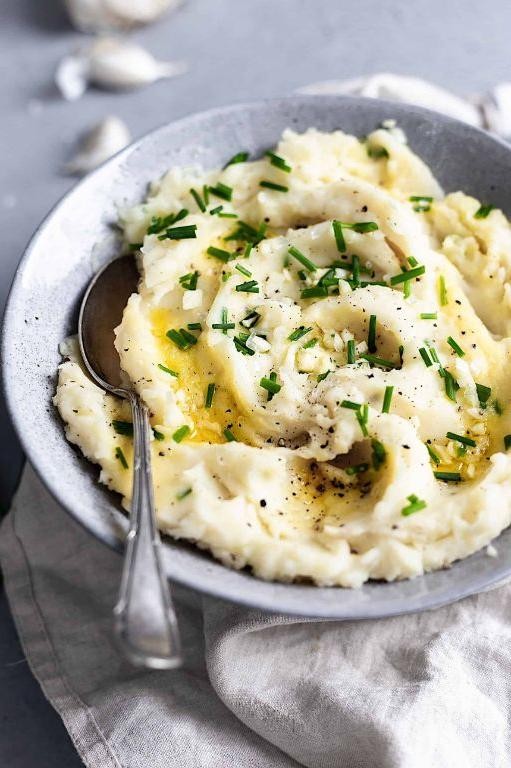 Creamy Kale and Garlic Mashed Potatoes
