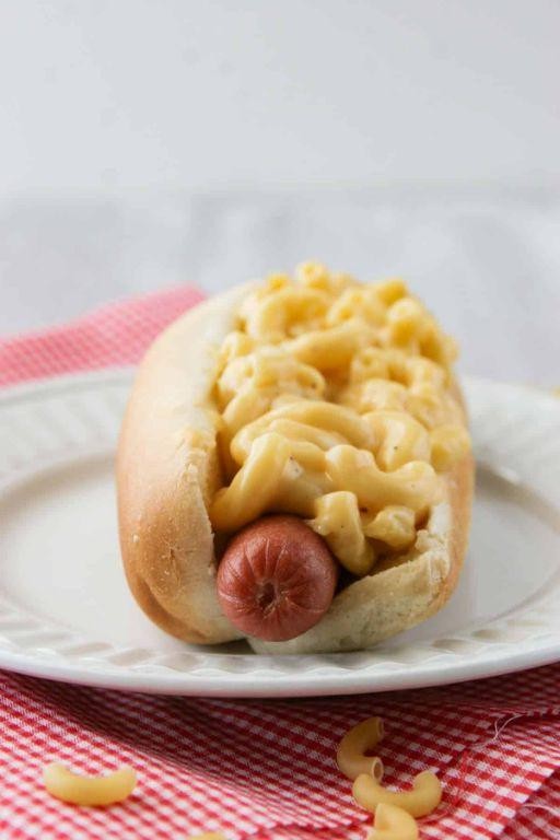 Creamy Mac and Cheese Hot Dog Buns