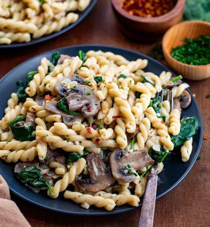 Creamy Mushroom and Spinach Radiatore