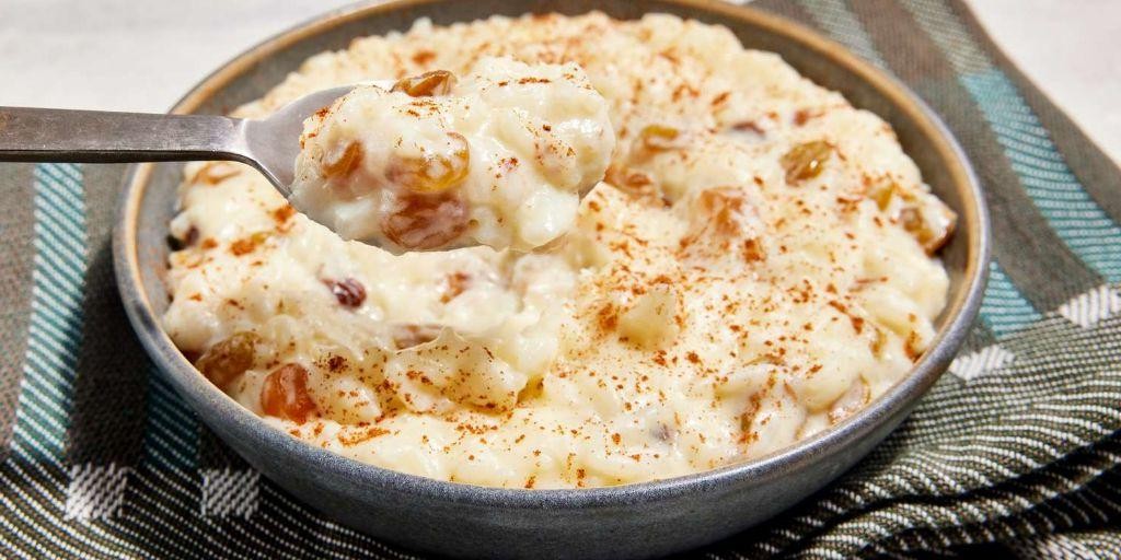 Creamy Rice Pudding with Cinnamon and Raisins