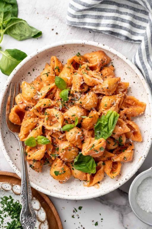 Creamy Tomato Pasta with Cashew Sauce