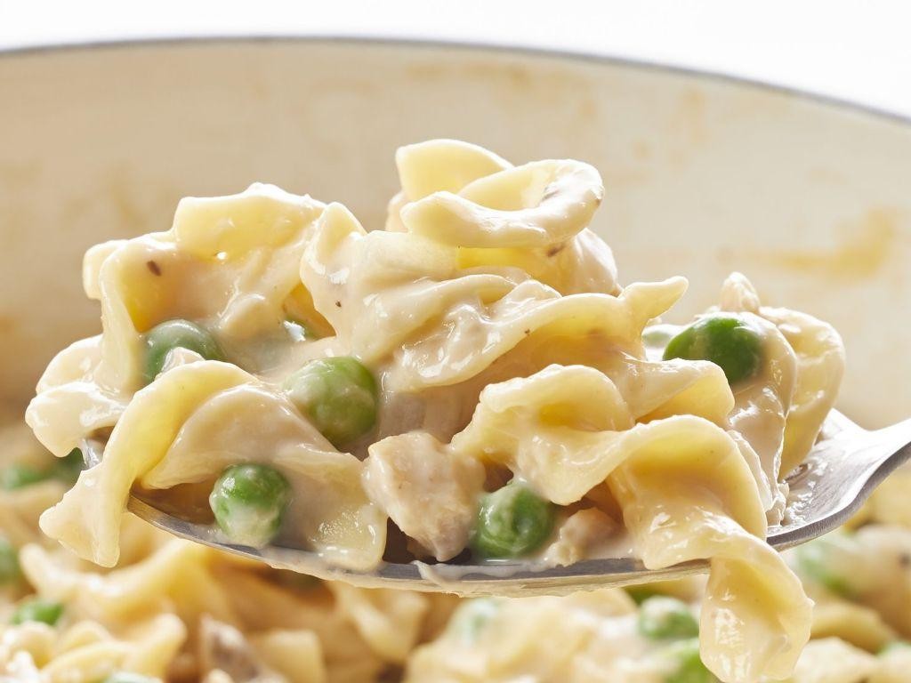 Creamy Tuna Noodle Casserole with Peas