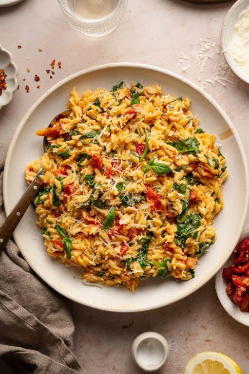 Creamy Vegan Orzo with Spinach and Sun-dried Tomatoes