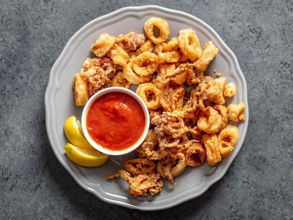 Crispy Fried Calamari with Marinara Sauce