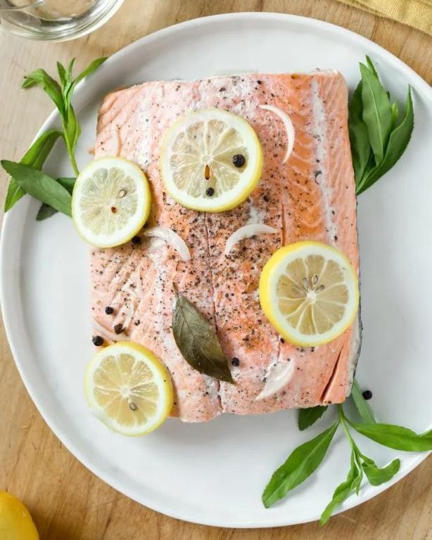 Crockpot Garlic Lemon Herb Salmon
