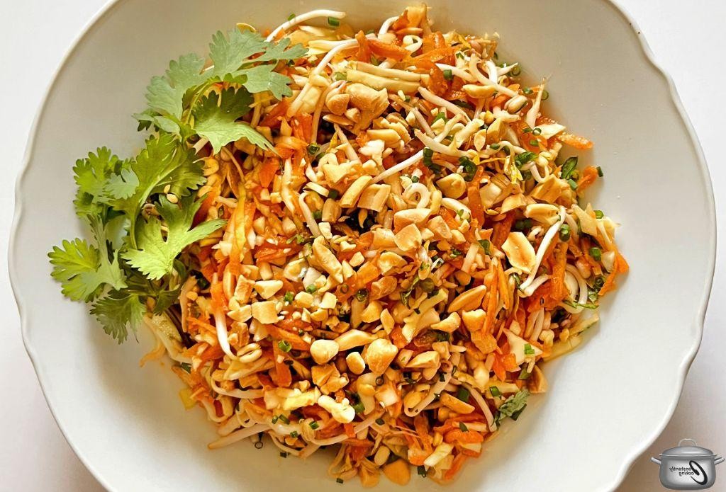 Crunchy Beansprouts and Carrot Slaw