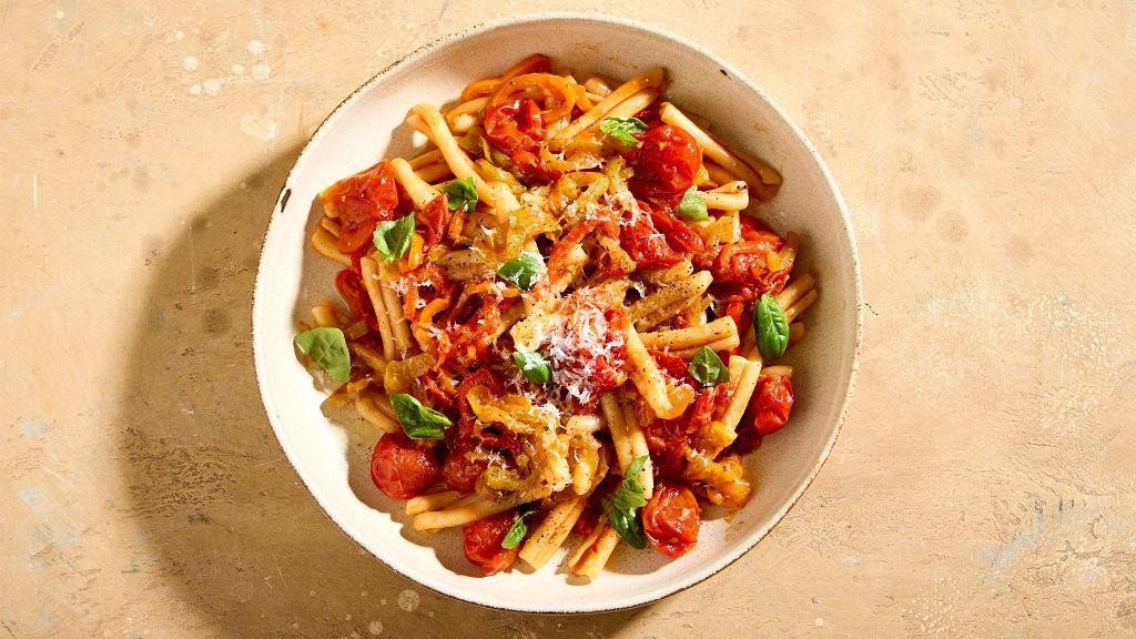 Cubanelle Pepper and Tomato Pasta