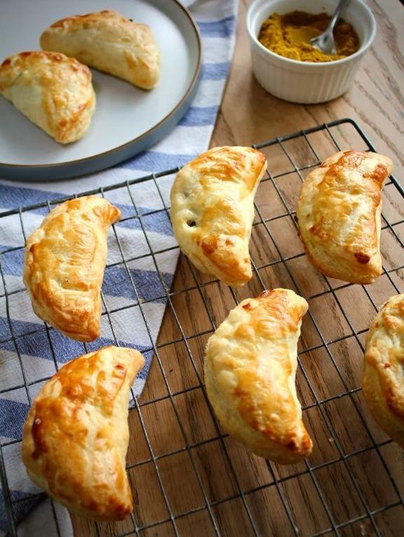 Curried Potato and Pea Puff Pastry Pockets