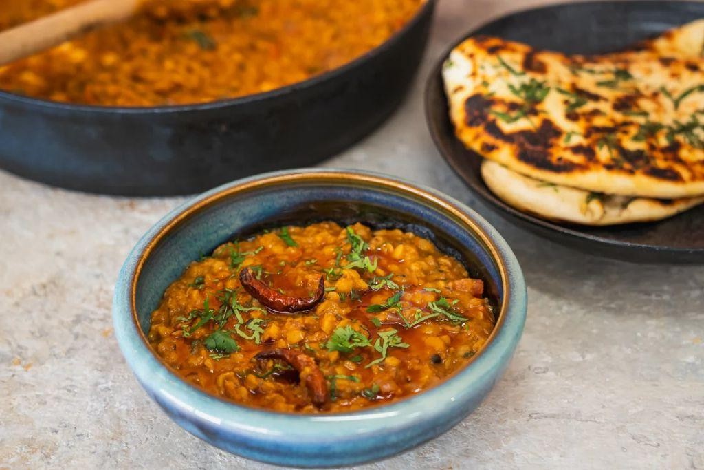 Dal Tadka with Garlic Naan Thali