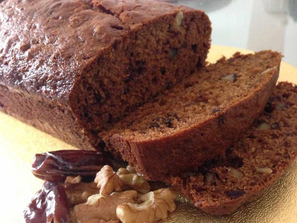 Date and Walnut Loaf Cake