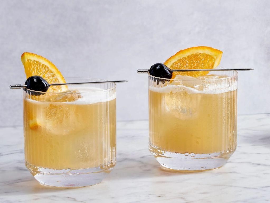 Easy Whiskey Sour with Fresh Lemon