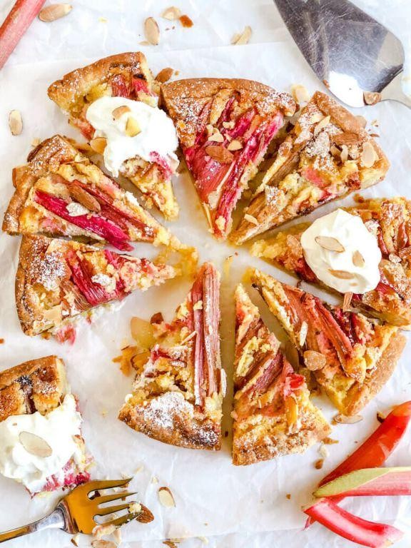 Effortless Rhubarb Tart with Almonds