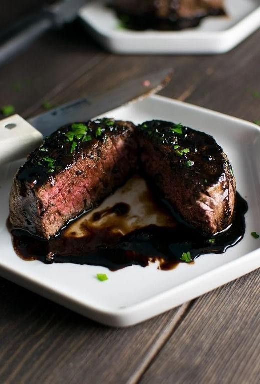 Filet Mignon with Red Wine Reduction