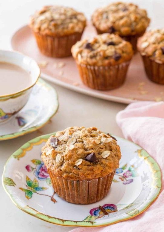 Fluffy Banana Oatmeal Muffins