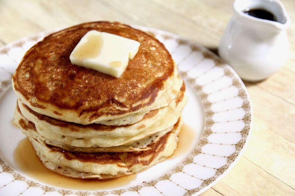 Fluffy Buttermilk Pancakes with Maple Syrup