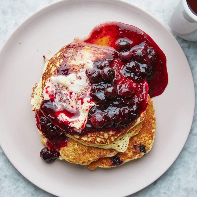 Fluffy Pancakes with Berry Compote