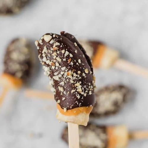 Frozen Banana and Peanut Butter Popsicles