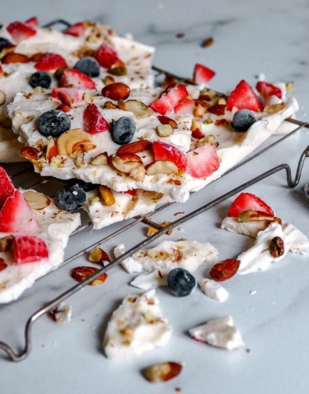 Frozen Yogurt Bark with Berries