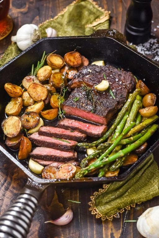 Garlic Herb Steak with Asparagus