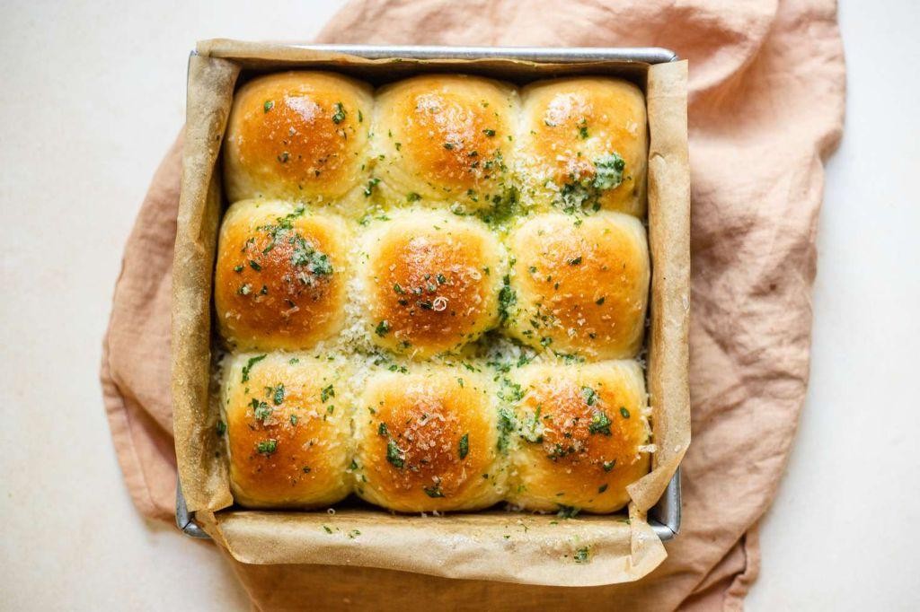 Garlic Parmesan Bread Rolls