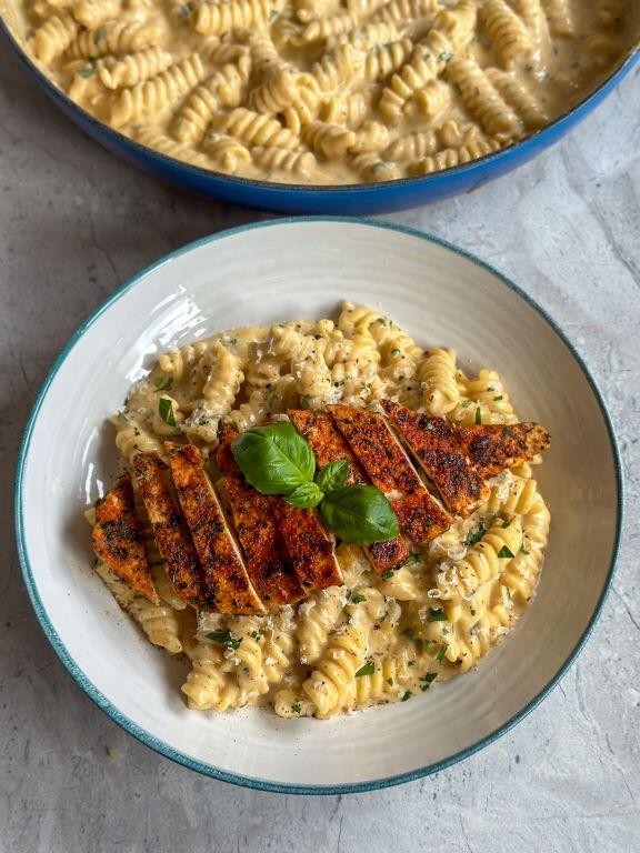 Garlic Parmesan Creamy Chicken Pasta