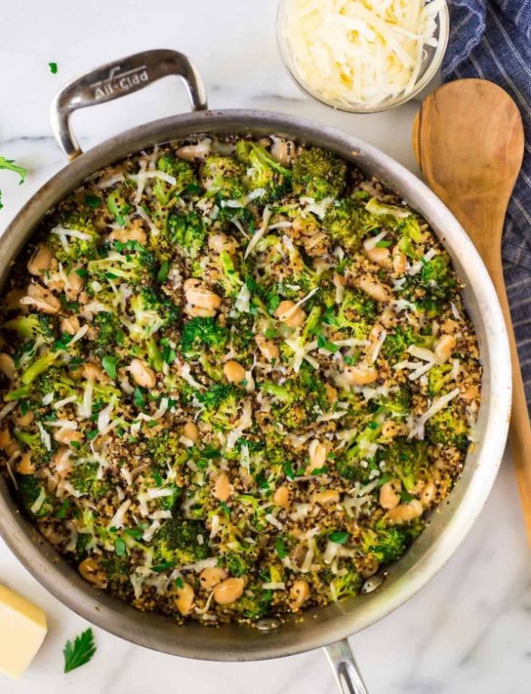 Garlic Parmesan Quinoa and Broccoli One Pot