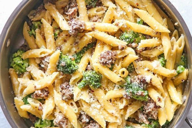Garlic Sausage and Broccoli Alfredo