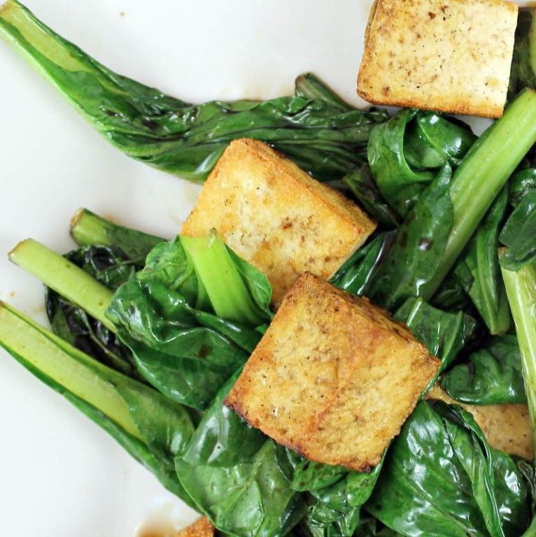 Garlic Sautéed Tatsoi with Tofu