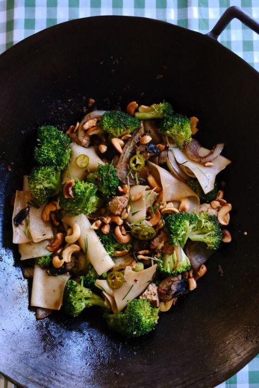 Garlic Soy Rice Noodle Stir Fry with Broccoli and Tofu
