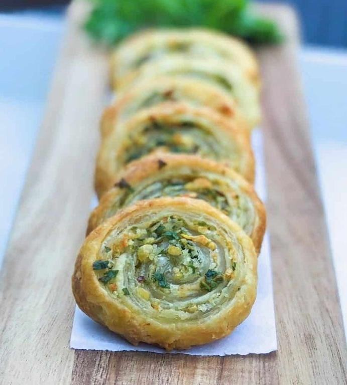 Garlic and Herb Stuffed Phyllo Bread